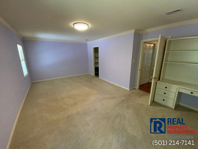 Building Photo - 711 Shea Dr