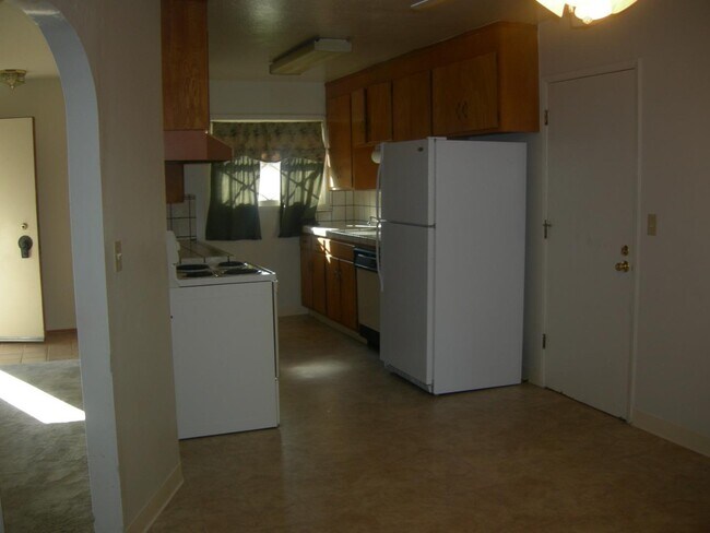 Primary Photo - 1646 Martin Ave