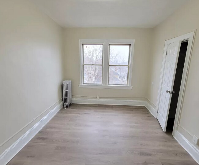 Building Photo - 190 1st St