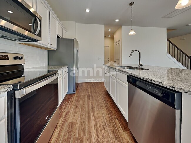 Building Photo - 1125 Amberly Wy