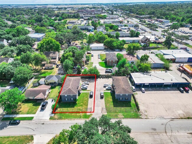 Building Photo - 7626 Pecan Villas Dr