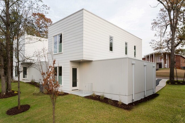 Building Photo - Great contempory home close to the heart of Greenville.