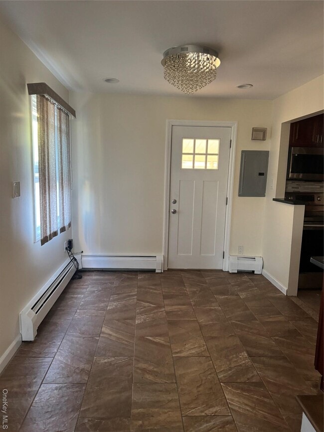 Building Photo - 658 Wyngate Dr E