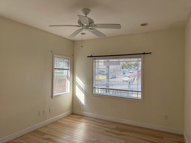 Building Photo - 9315 Hillside St