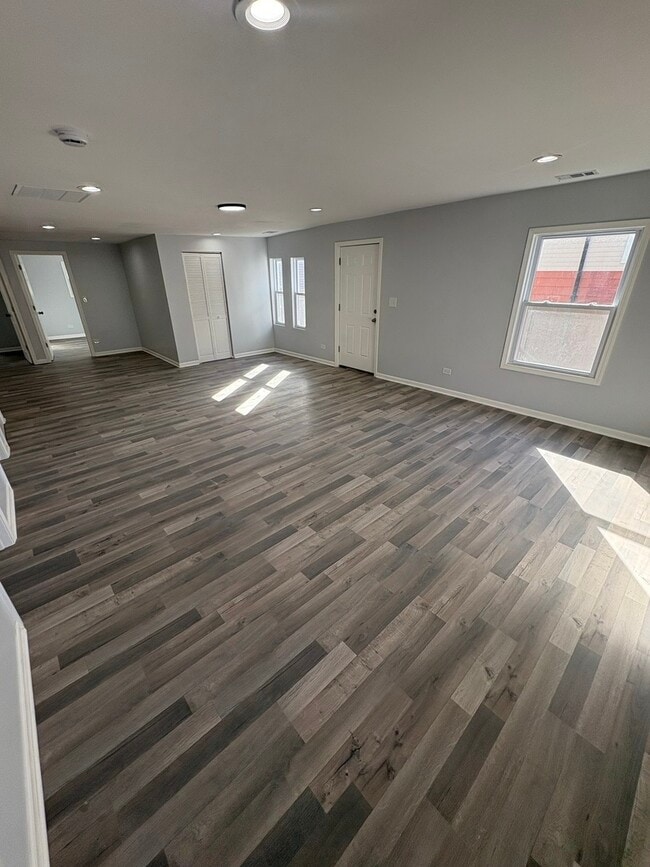Building Photo - 432 W 61st Pl