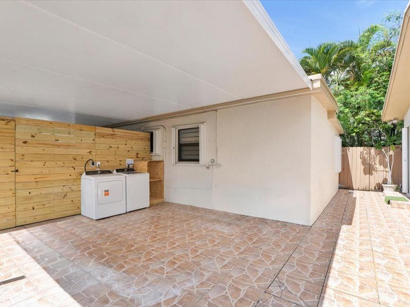 Backyard Space - brand new W/D - 6470 SW 38th St
