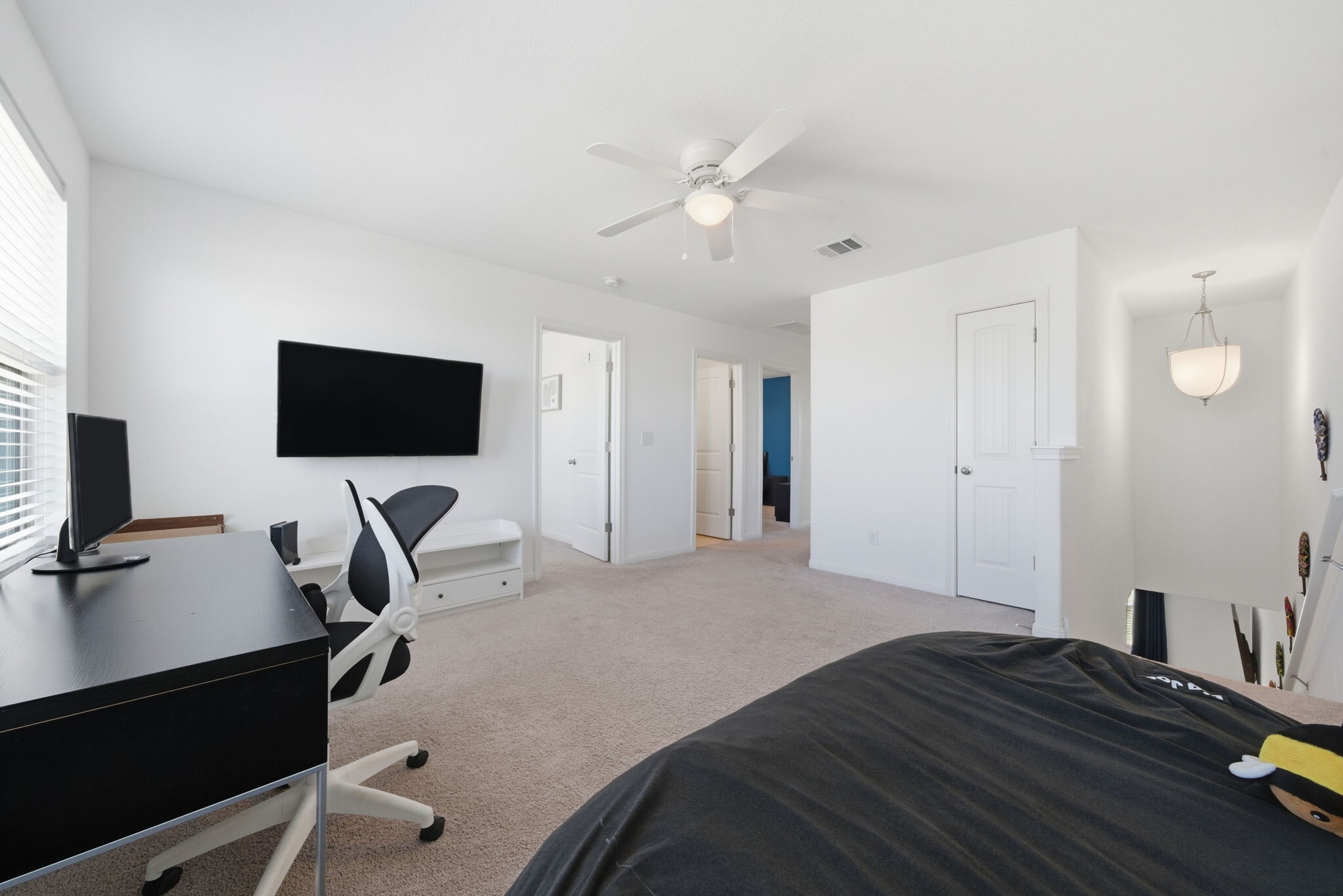 Den - 13011 Tarland St