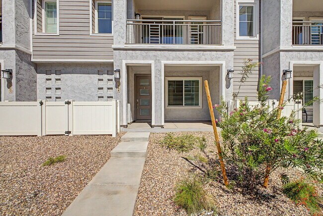 Building Photo - Live the Hawes Crossing Lifestyle – Pool, Pickleball & More! Internet included in the rent!