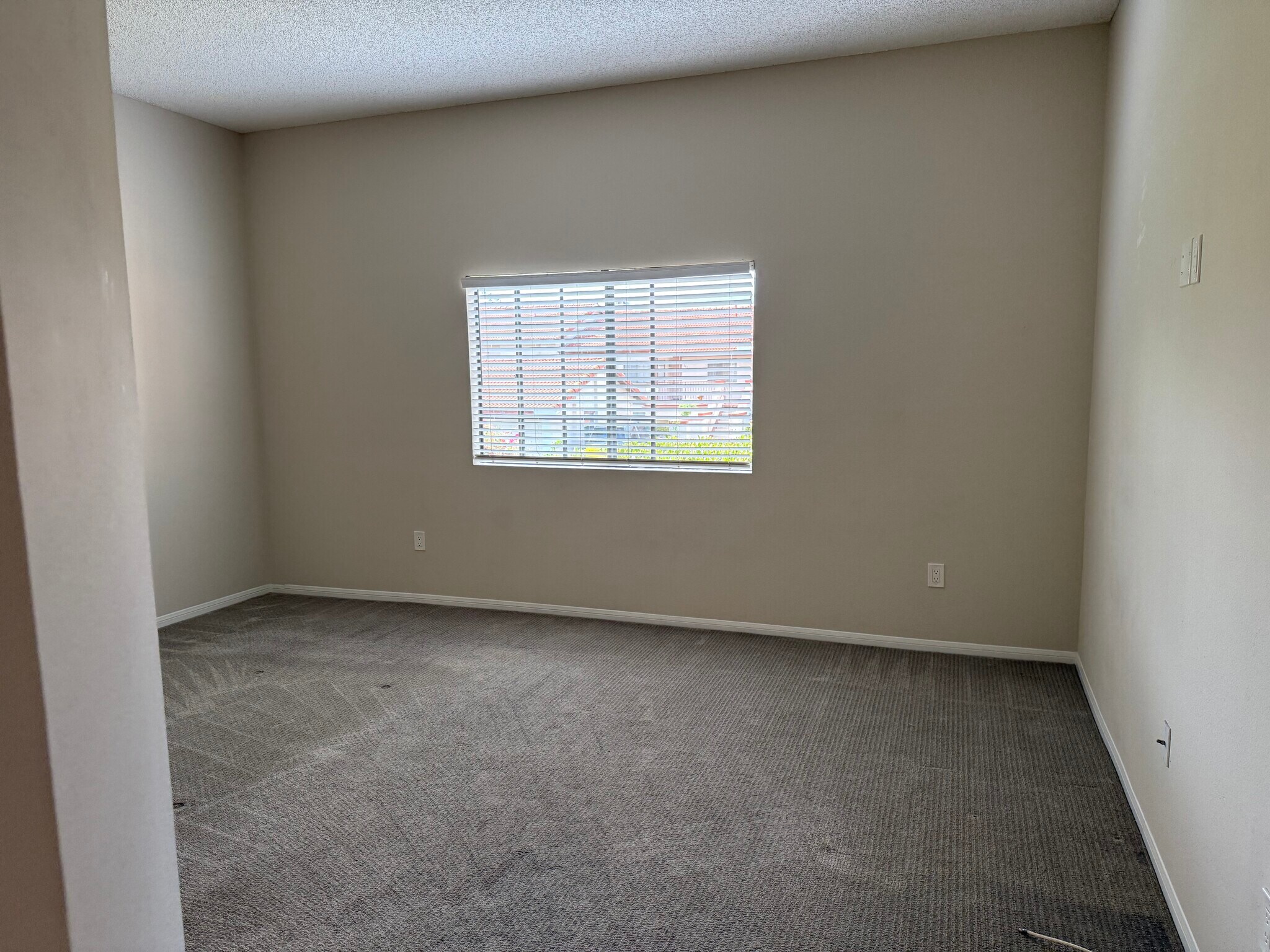 Building Photo - 2814 Chatsworth Way