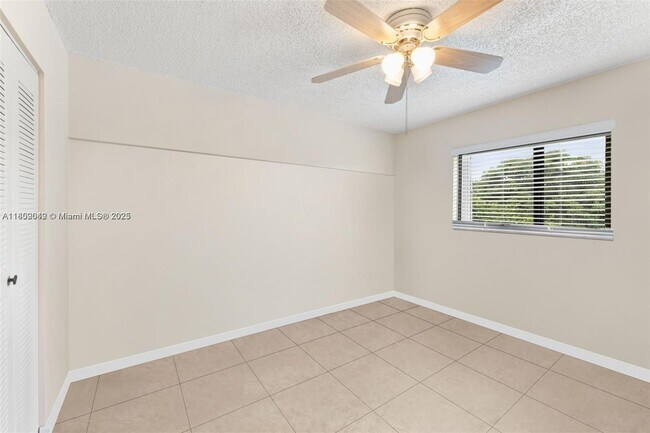 Building Photo - 1160 SW 9th St