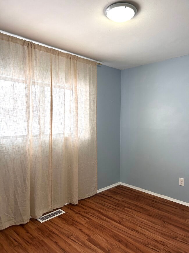 Building Photo - 4462 Lockwood Blvd