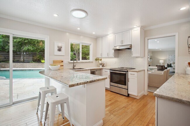 Building Photo - Updated 3 bedroom + office & pool, single ...
