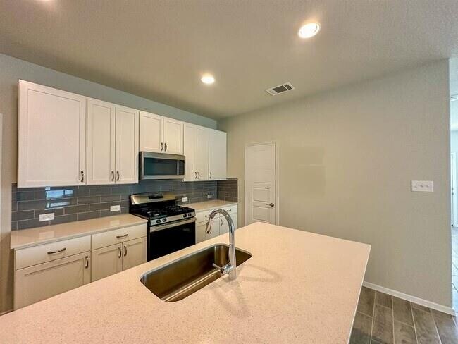 Building Photo - 140 Keltic Dr