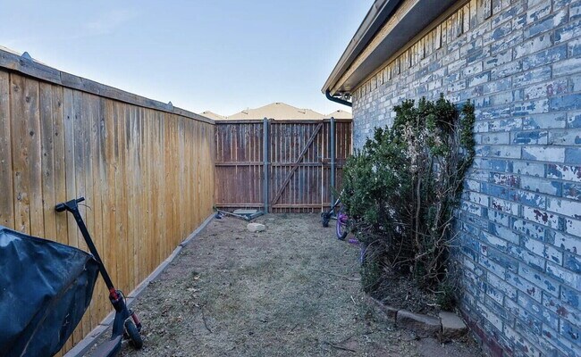 Building Photo - 3114 111th St