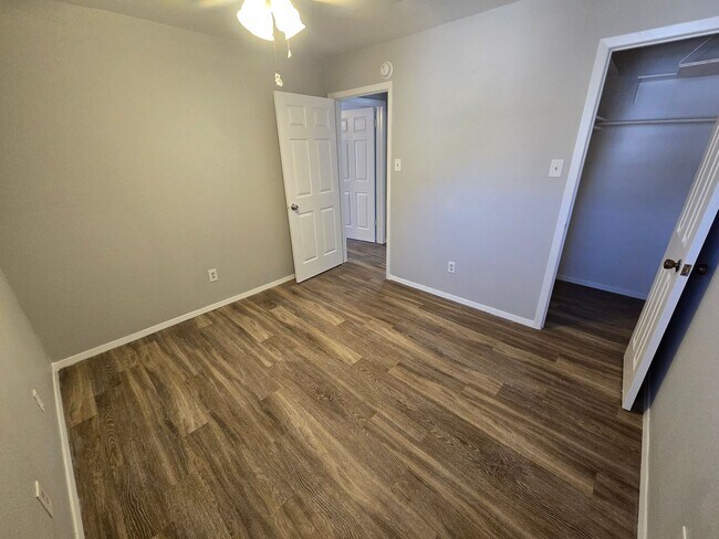 Building Photo - 1309 Airline Dr