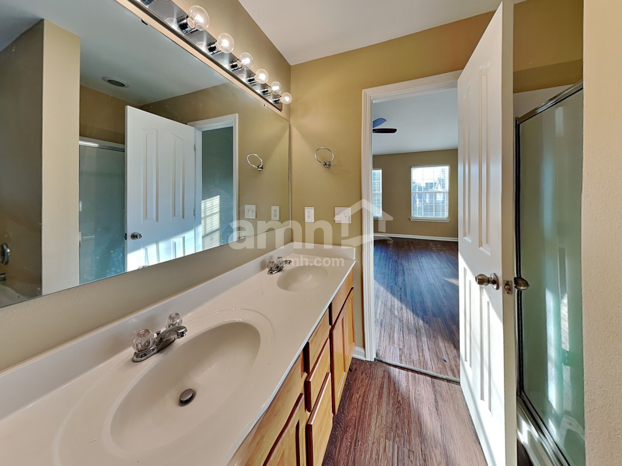 Building Photo - 2524 Ingleside Dr