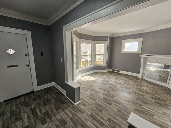 Building Photo - 9208 Pierpont Ave