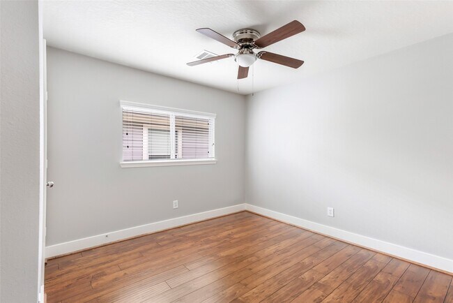 Building Photo - 20192 Alden's Oak