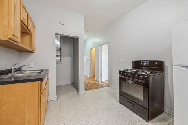 Building Photo - 308 N Kedzie Ave