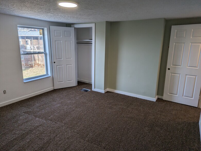 Building Photo - 3205 Parkview Ave