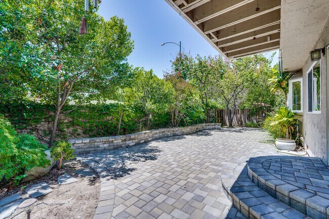 Building Photo - $8500-Mountain View  4 bedroom 3 baths in great neighborhood!