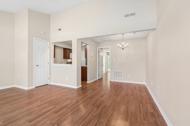 Building Photo - 3908 Buchanan Dr