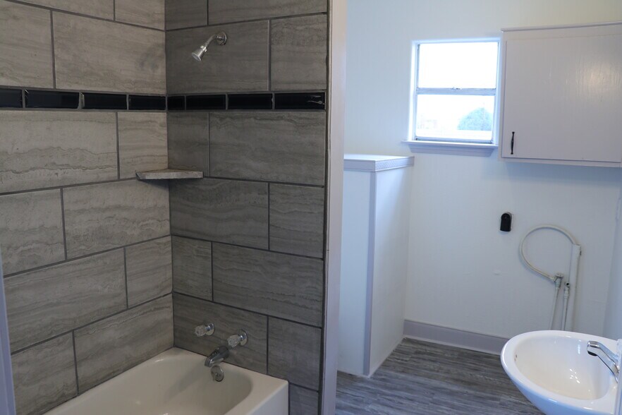 Building Photo - 2772 El Paso Ave