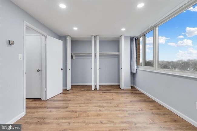 Building Photo - 4520 King St