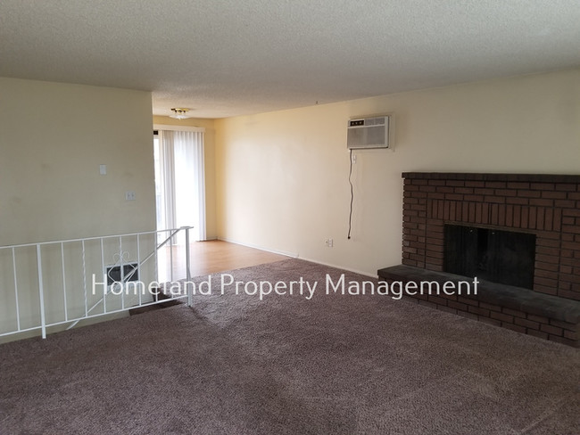 Building Photo - Fully Fenced 3 Bedroom Duplex