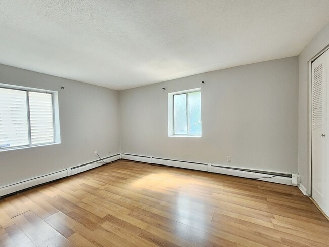 Building Photo - Heat and hot water included! 2 bed condo n...