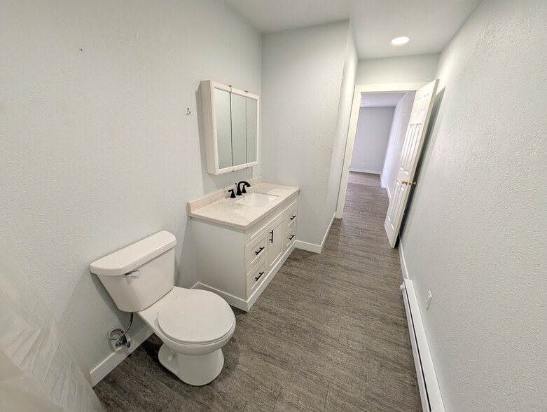 Building Photo - 102 S Main St