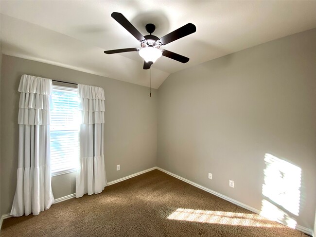 Building Photo - 8615 Sweet Pasture Dr
