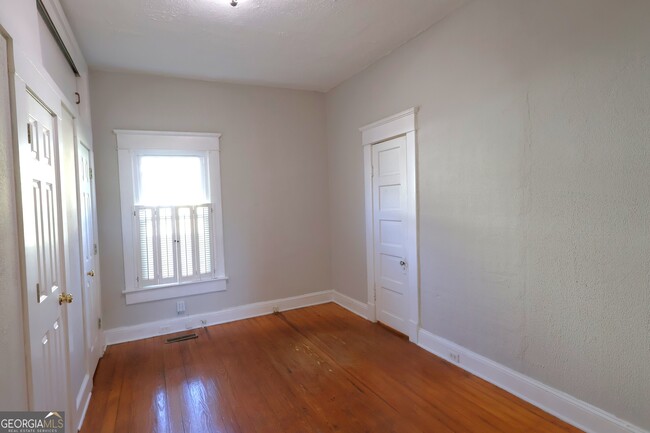 Building Photo - 217 Mountain View St