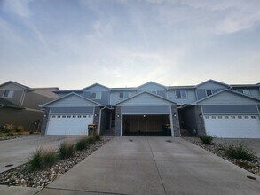 Building Photo - Modern 4bed/4bath near Jefferson Highschool