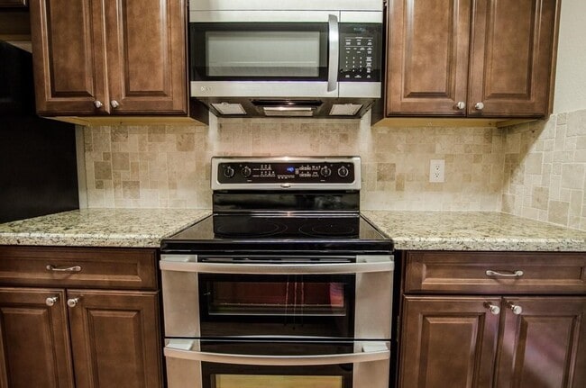 Building Photo - 3500 Tangle Brush Dr