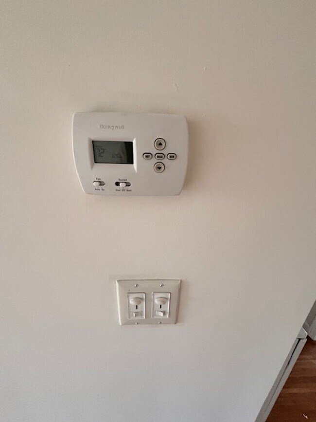 Building Photo - 1828-1828 Montrose St