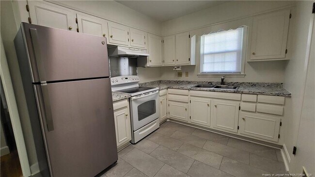 Building Photo - 304 W 16th St