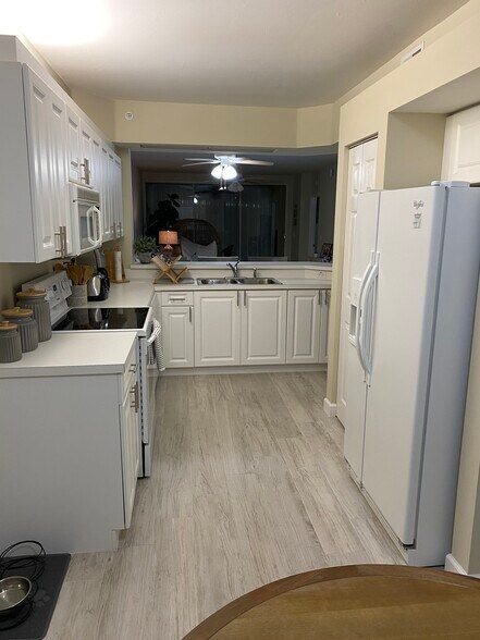 Kitchen - 7505 Silver Trumpet Ln