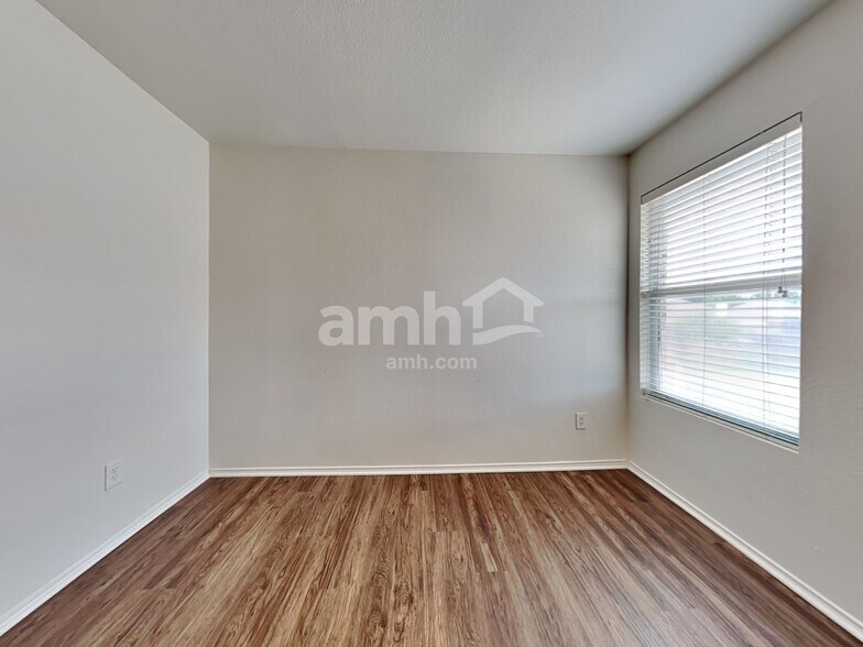Building Photo - 700 Locustberry Dr