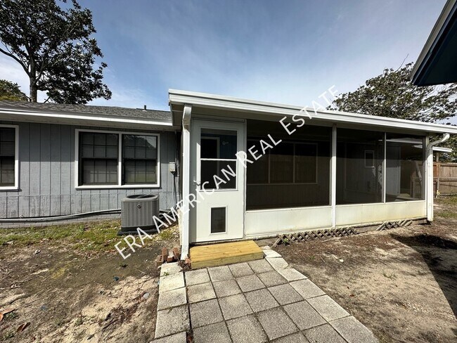 Building Photo - 209 Loizos Dr NW