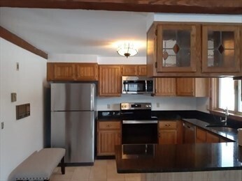 Building Photo - 484 Lake St