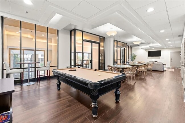 Building Photo - 3481 Lakeside Dr NE