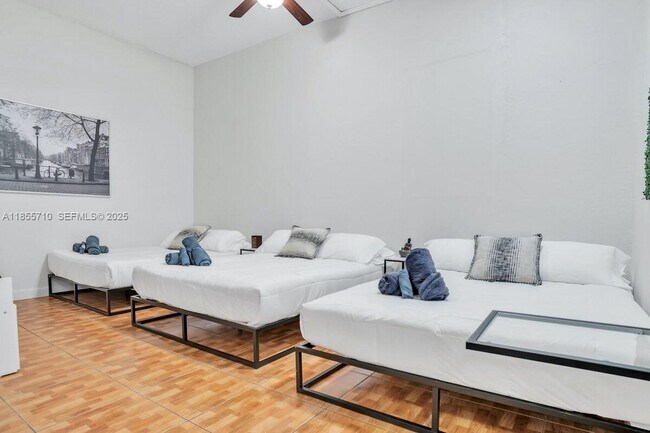 Building Photo - 205 N 31st Ave