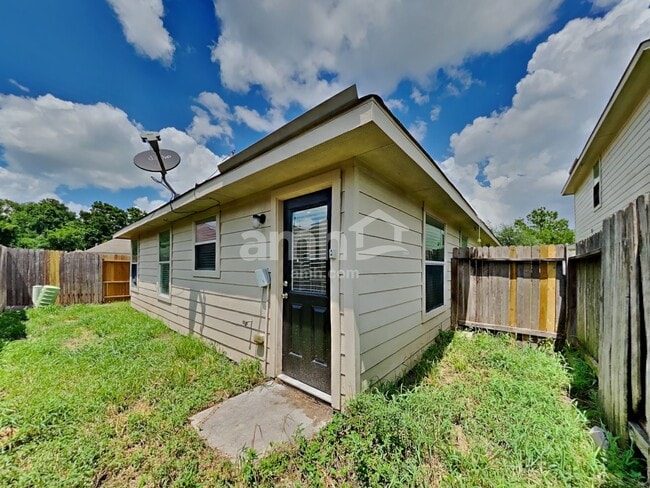 Building Photo - 12035 Jillian Crossing Dr
