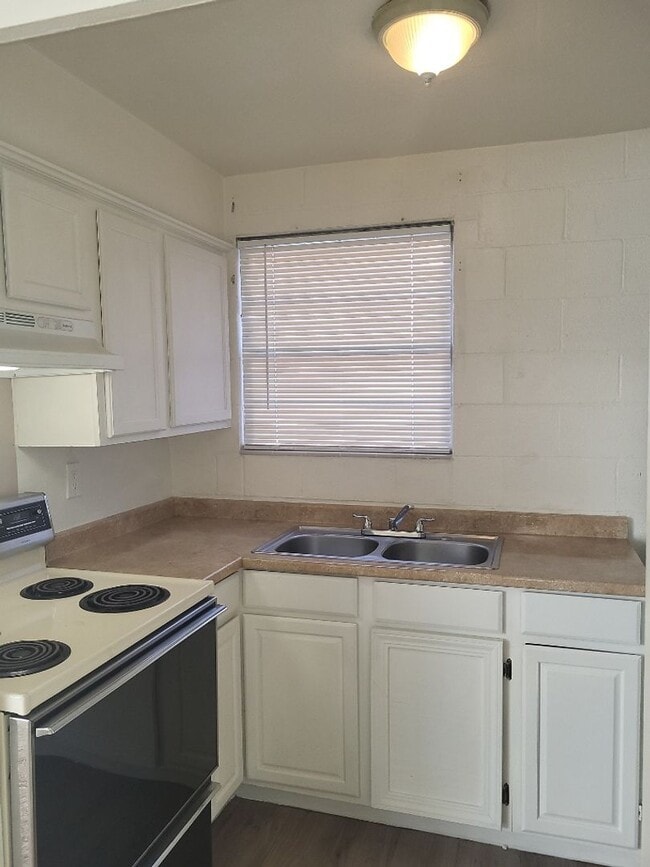 Building Photo - 913 Willow St