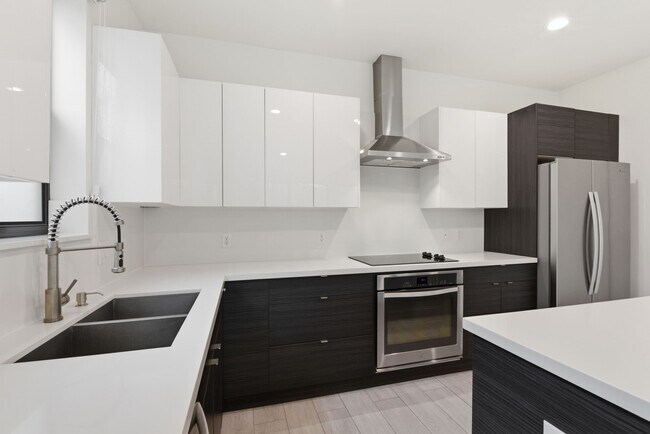 Building Photo - 1530 Primrose St