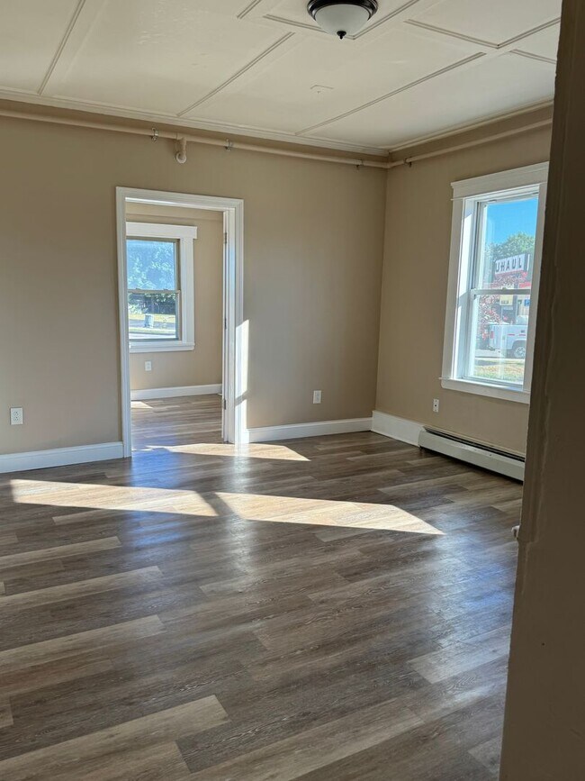Building Photo - 1 Bedroom Apartment