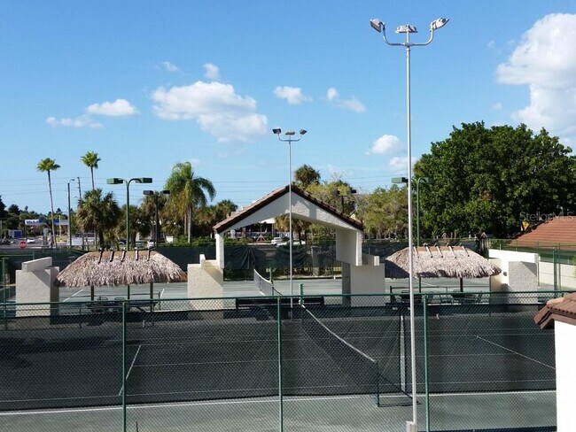 Building Photo - 106 1st St E