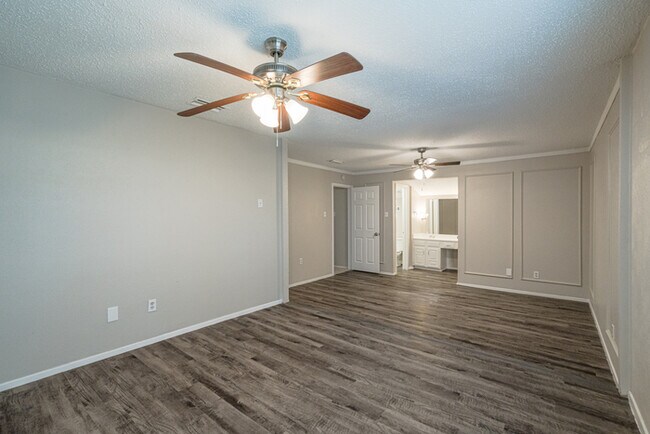 Building Photo - 1121 Via Del Rey