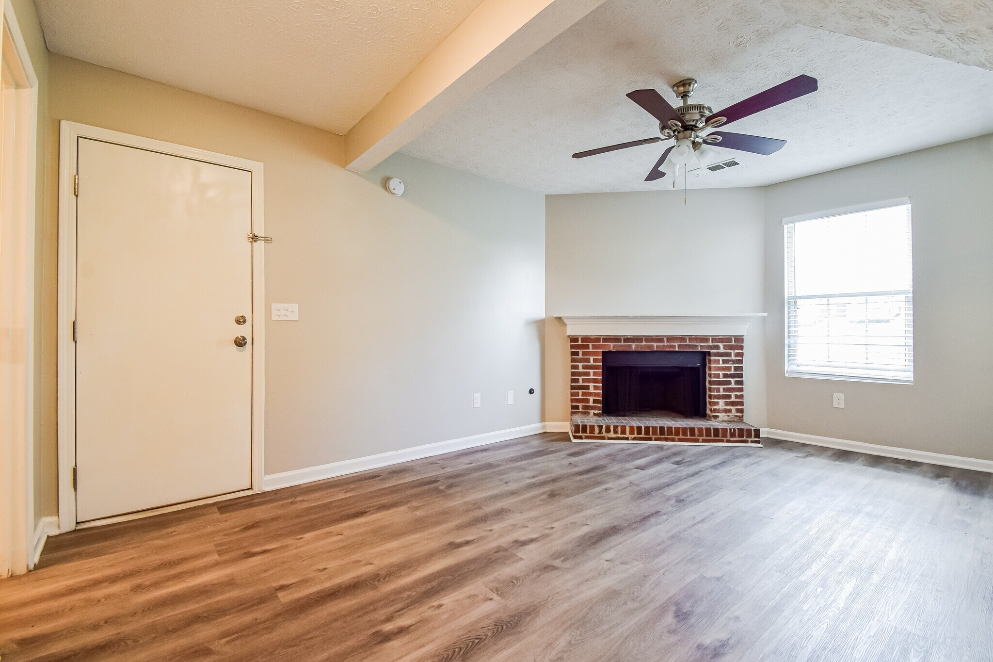 Building Photo - 6149 Raleigh Oaks Ct